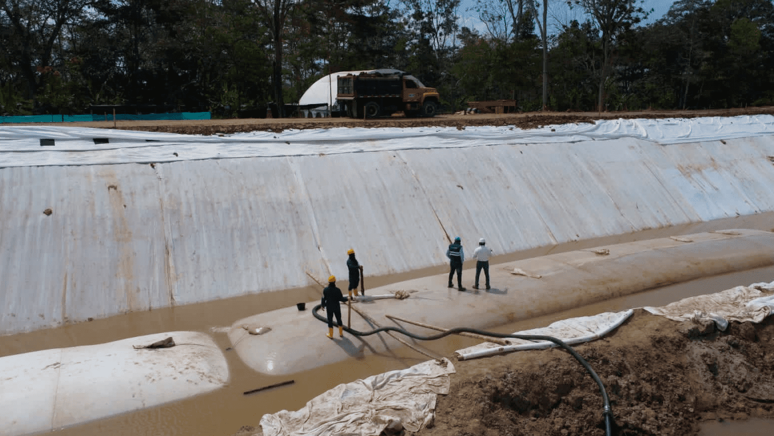 Dique reforzado con geotextiles