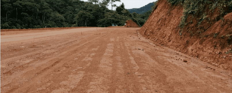 Refuerzo de terraplén con geomallas uniaxiales