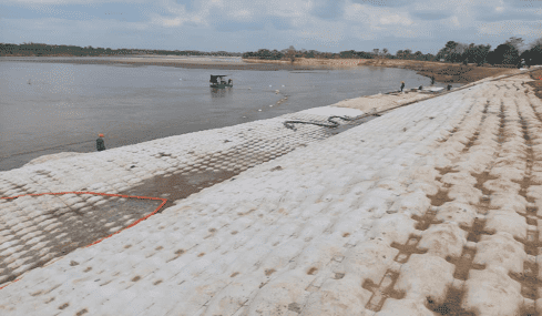 Dique reforzado con geotextiles