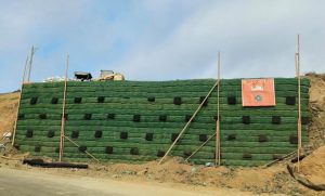 Suelo reforzado con geomallas FORTGRID en Manta, Ecuador: estabilidad y sostenibilidad para taludes residenciales, Geomatrix