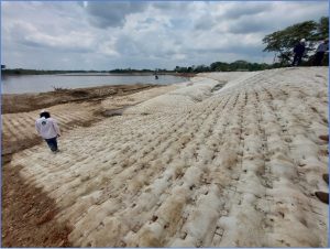 Estrategias para protecci&oacute;n de lecho con geosint&eacute;ticos, Geomatrix