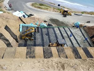 Suelo reforzado con geomallas FORTGRID en Manta, Ecuador: estabilidad y sostenibilidad para taludes residenciales, Geomatrix