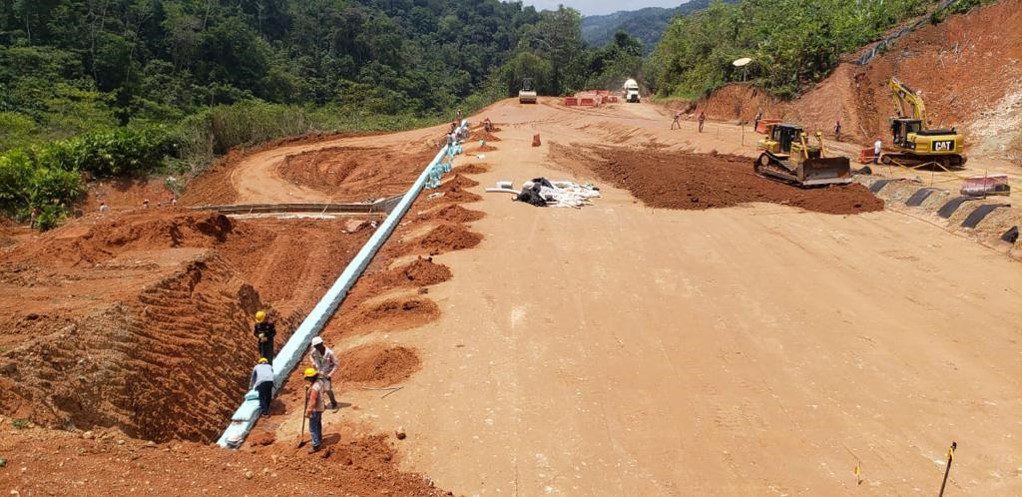 Refuerzo de terraplén con geomallas uniaxiales