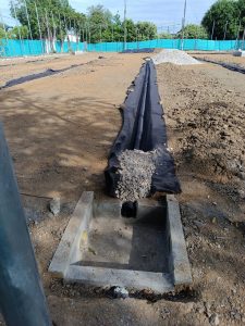 Sistema de subdrenaje con tubería perforada y geotextil no tejido