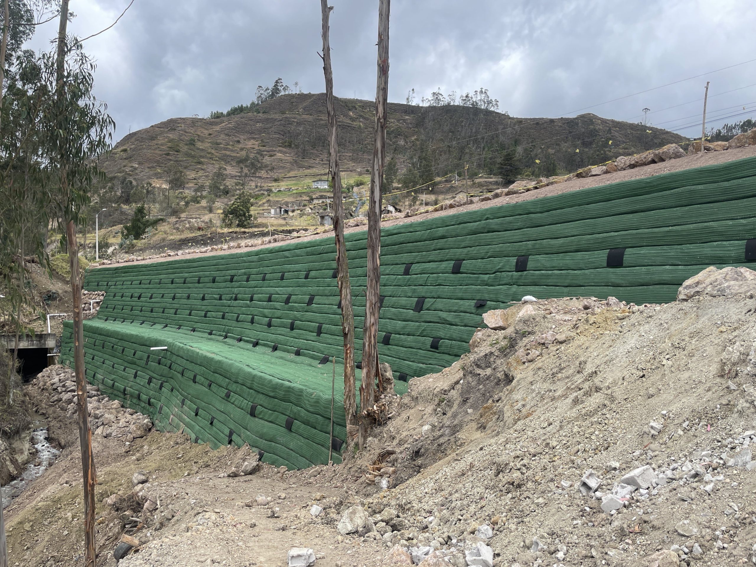 Construcción de muros de contención con suelo reforzado