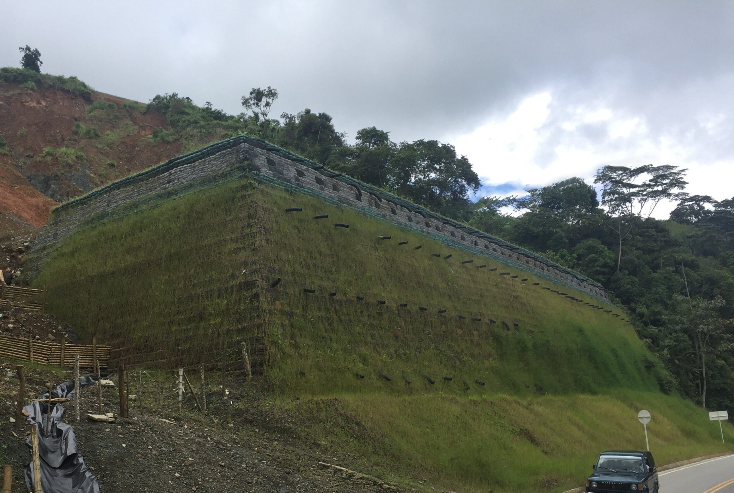 Construcción de muros de contención con suelo reforzado